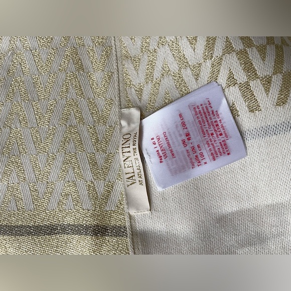 Valentino V Logo Stole/Shawl - Valentino at Atlantis the Royal - Picture 5 of 9
